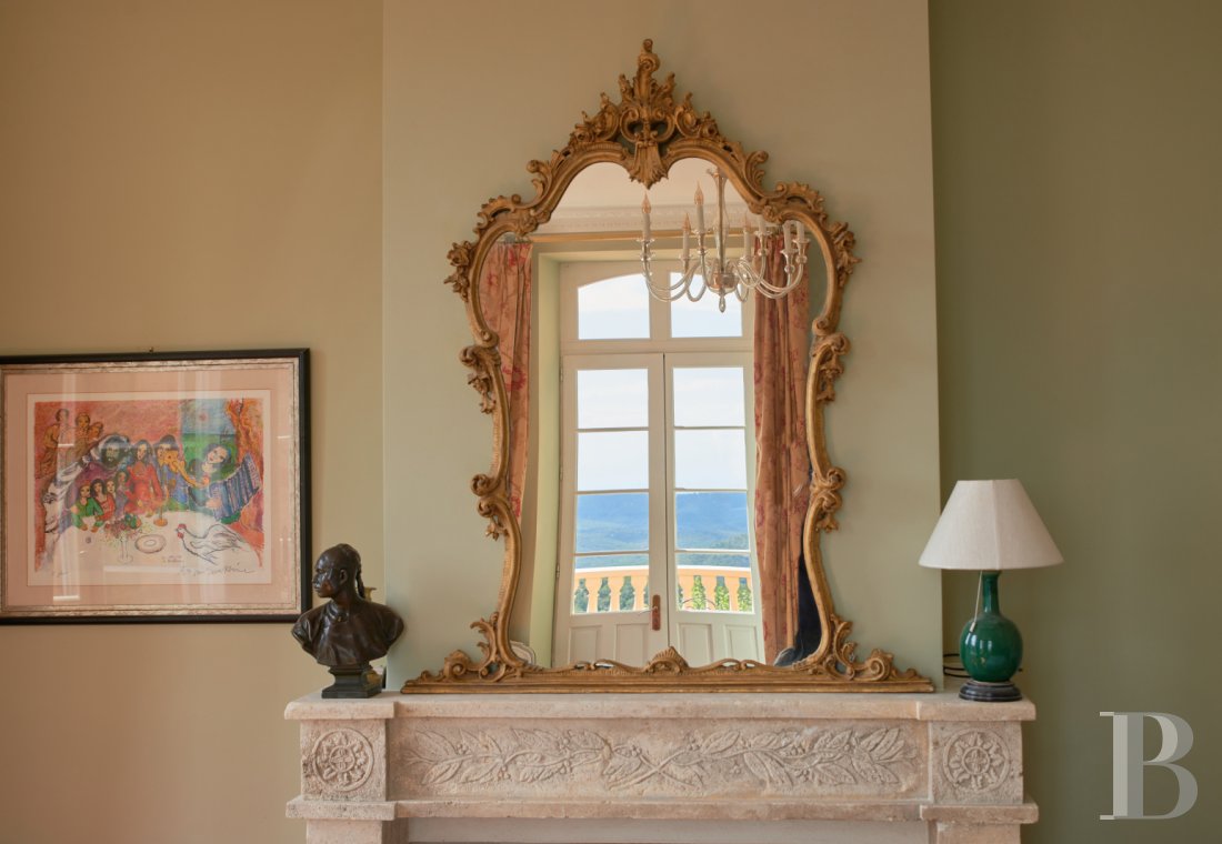 An Italian-inspired villa towering over the horizon and the sea, in the commune of Sainte-Maxime, in the Var department - photo  n°28